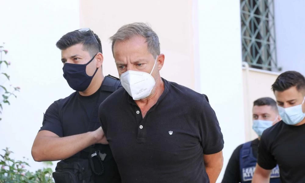 Δημήτρης Λιγνάδης: Σε δίκη για τέσσερις βιασμούς – Παραμένει προφυλακισμένος
